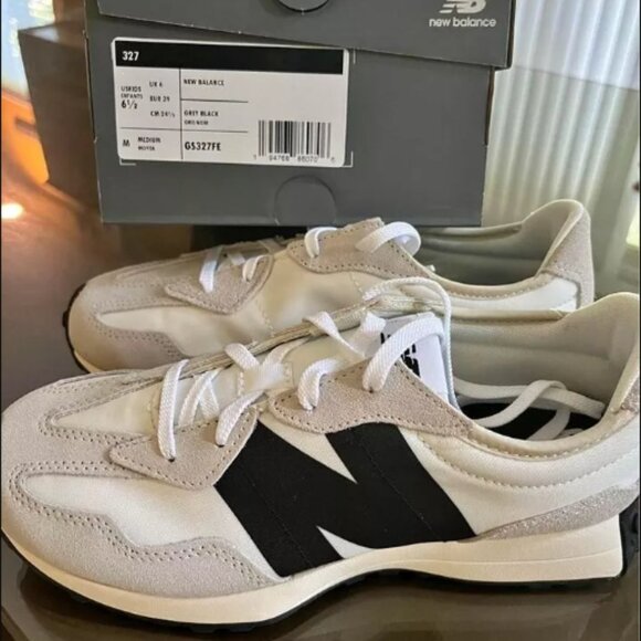 New Balance Women's 327 Shoes - Picture 1 of 5